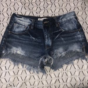 Mid rise denim short